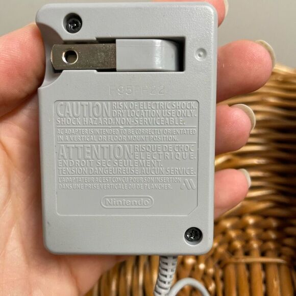 Nintendo DS Blue Handheld Console System W/ Cord Case CYR-001 US Tested, Works - Picture 7 of 10